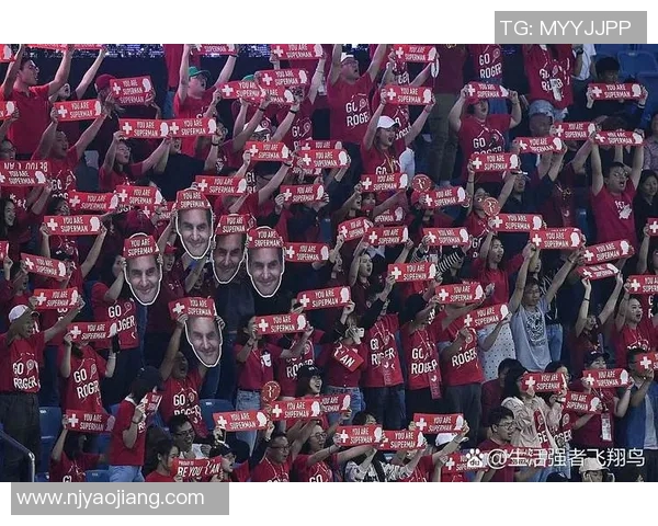 博主在街头偶遇足球明星展开热聊引发粉丝热议与羡慕