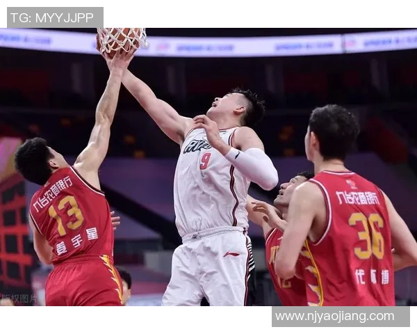 广州篮球队与深圳篮球队赛后复盘分析两队状态与表现对比