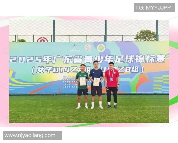 深圳足球队在锦标赛中的比赛经验与表现分析与点评